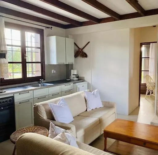 בית נופש Seaview House חניוטי